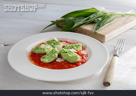 
                Tomatensoße, Gnocchi, Nocken                   
