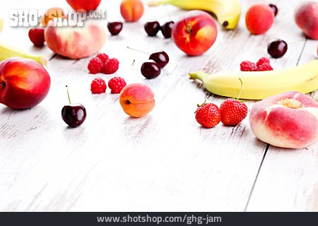 
                Obst, Himbeere, Pfirsich, Kirsche, Aprikose, Banane                   
