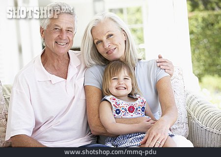 
                Zuneigung, Großeltern, Enkelin                   