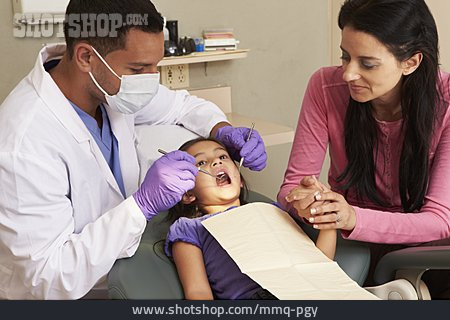
                Kind, Zahnbehandlung, Zahnarzt, Patientin                   