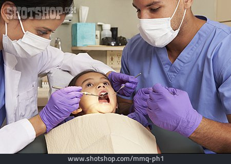 
                Zahnbehandlung, Zahnarztbesuch, Zahnärztin                   