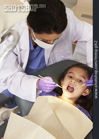 
                Zahnbehandlung, Patientin, Zahnärztin, Kinderzahnarzt                   