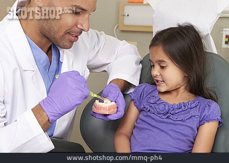 
                Kind, Zahnarzt, Erklären, Zähne Putzen                   