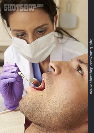 
                Zahnbehandlung, Zahnarztbesuch, Zahnärztin, Zahnuntersuchung                   