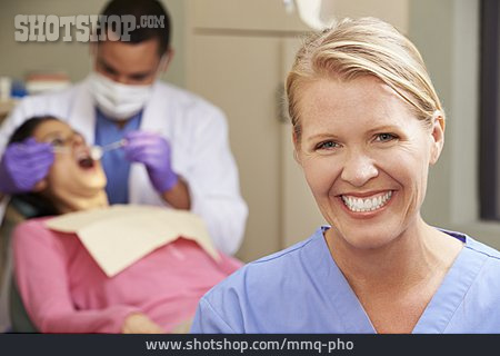 
                Zahnarztpraxis, Zahnarzthelferin                   