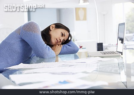 
                Junge Frau, Arbeit, Erschöpft, Stress & Belastung                   