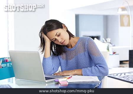 
                Junge Frau, Büro, Erschöpft, Stress & Belastung                   