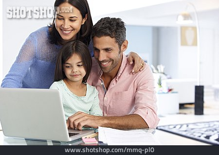 
                Eltern, Laptop, Tochter, Familie                   