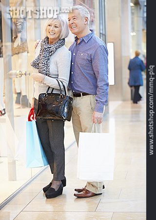
                Senior, Paar, Einkauf & Shopping, Schaufenster                   