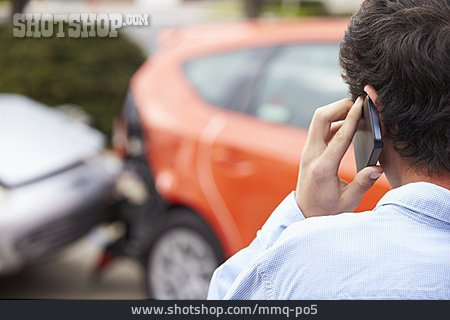 
                Telefonieren, Autounfall, Anrufen, Auffahrunfall                   