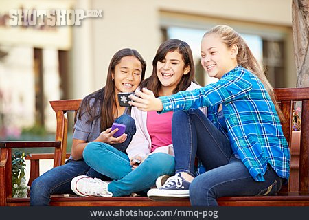 
                Mädchen, Spaß & Vergnügen, Freizeit, Smartphone                   