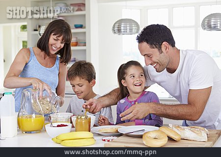 
                Frühstück, Familie, Familienleben, Frühstücken                   