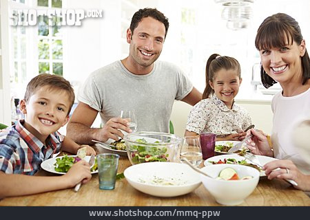 
                Gesunde Ernährung, Familie, Mittagessen                   