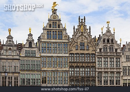 
                Antwerpen, Grote Markt, Zunfthäuser                   