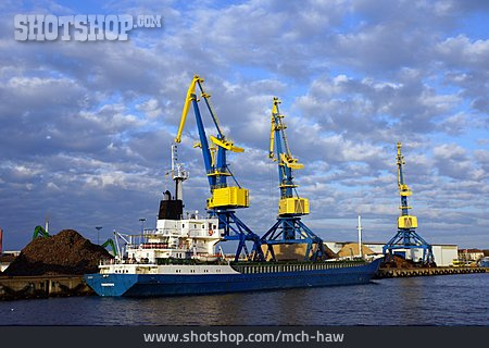 
                Wismar, Seehafen, Transportschiff                   
