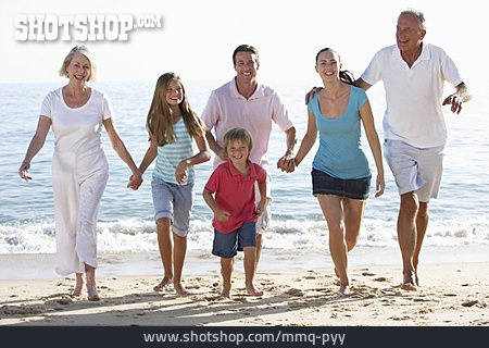 
                Familie, Generationen, Strandurlaub, Familienurlaub                   