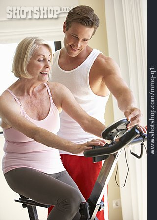
                Sport & Fitness, Trainieren, Aktive Seniorin                   