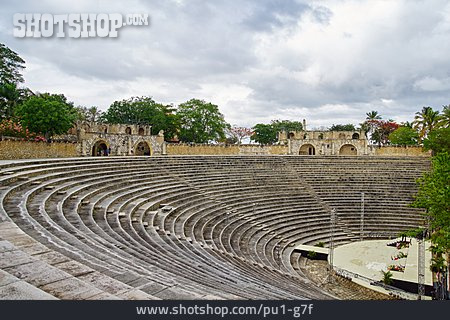 
                Amphitheater, Altos De Chavón                   