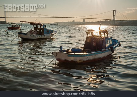 
                Sonnenuntergang, Fischerboot, Bosporus                   