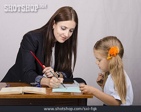 
                Mutter, Lernen, Lehrerin, Hausaufgabenbetreuung                   