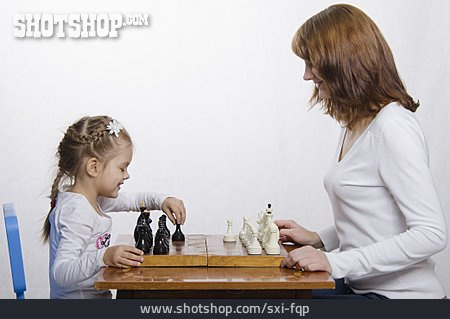 
                Kind, Mutter, Tochter, Schach                   