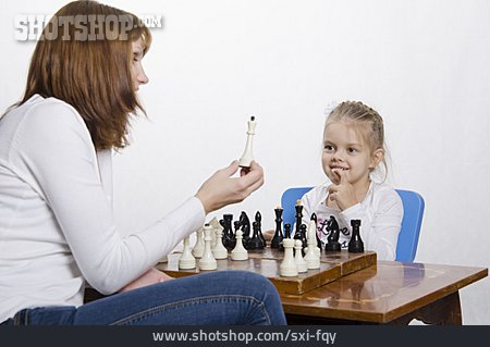 
                Kind, Mutter, Tochter, Schach                   