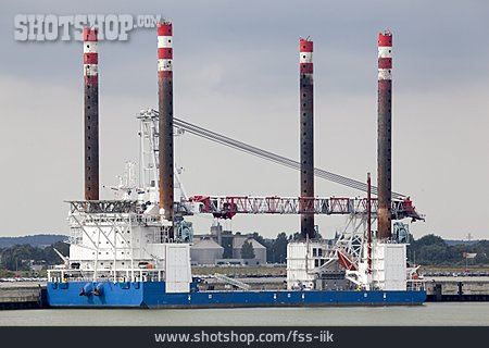 
                Offshore, Cuxhaven, Seajacks Zaratan                   