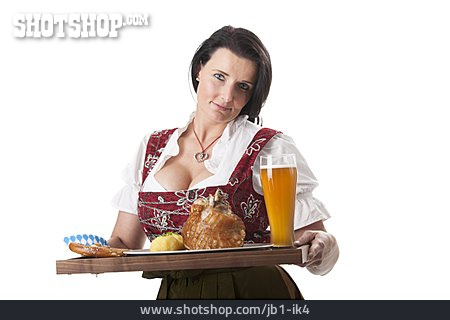 
                Frau, Bayrische Küche, Servieren                   