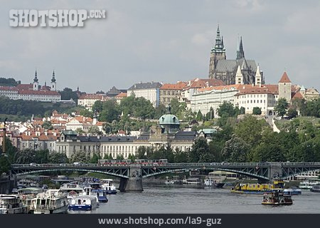 
                Prag, Moldau, Veitsdom, Prager Burg                   