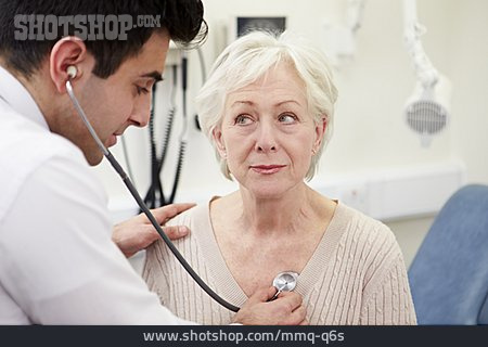 
                Seniorin, Arzt, Untersuchung, Stethoskop                   