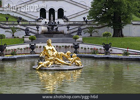 
                Schlosspark, Linderhof, Brunnenfigur                   