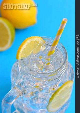 
                Erfrischung, Zitronenwasser, Sommergetränk                   