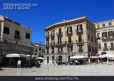 
                Apulien, Bari, Piazza Del Ferrarese                   