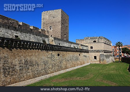 
                Bari, Castello Svevo                   