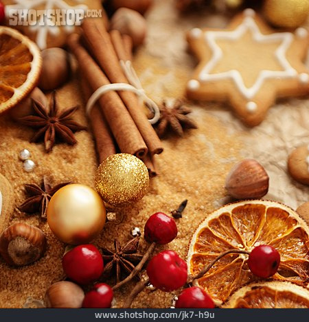 
                Zimtstange, Keks, Sternanis, Weihnachtsgewürz                   