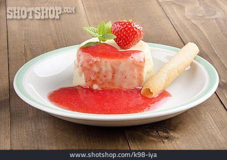 
                Dessert, Erdbeere, Panna Cotta                   