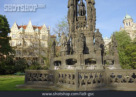 
                Brunnen, Prag, Franzens-monument                   