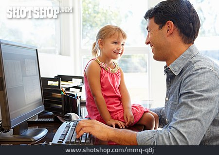 
                Vater, Tochter, Alleinerziehend, Home Office                   