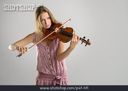 
                Streichinstrument, Musizieren, Violinistin                   