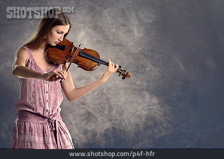 
                Streichinstrument, Musizieren, Violinistin                   
