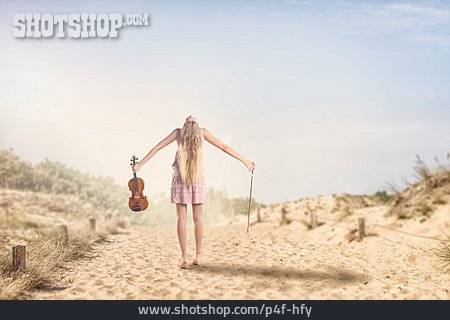 
                Strand, Freiheit, Violinistin                   