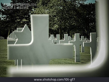 
                Soldatenfriedhof, Kriegsopfer                   