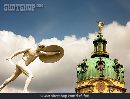
                Statue, Schloss Charlottenburg                   