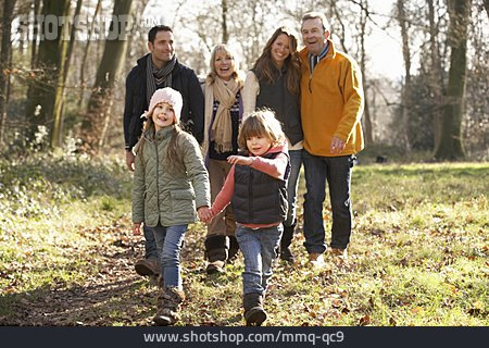 
                Spaziergang, Familie, Großeltern                   