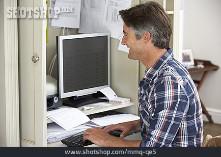 
                Mann, Computer, Arbeitszimmer, Home Office                   