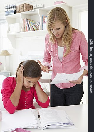
                Mädchen, Mutter, Frustriert, Hausaufgaben, Schulprobleme                   