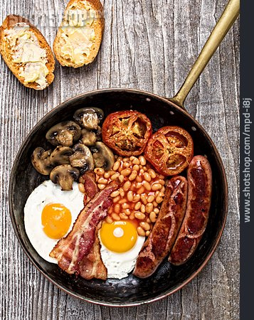 
                Frühstück, Englische Küche, Gebackene Bohnen                   