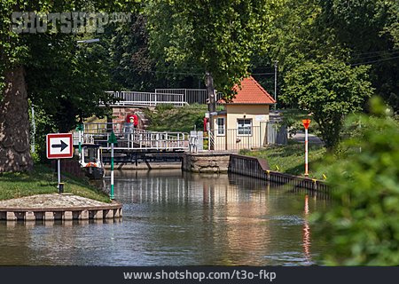
                Canal Lock, Merseburg                   