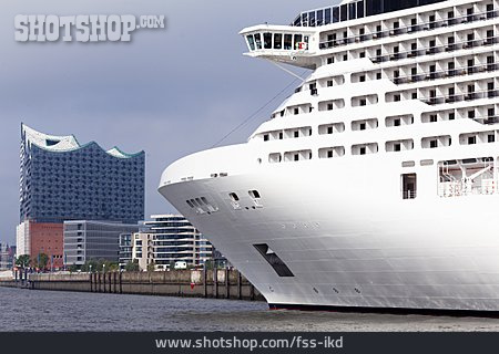 
                Hamburg, Kreuzfahrtschiff, Elbphilharmonie                   