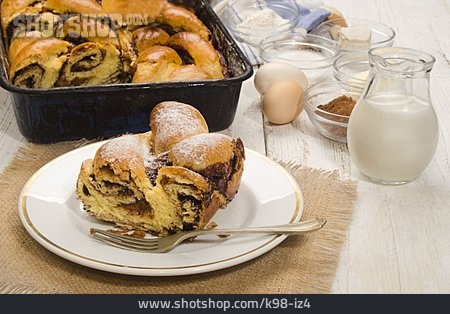 
                Hefezopf, Kuchenstück, Portion                   